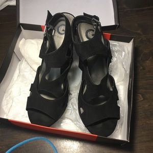 Guess black wedges in box